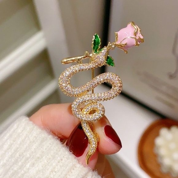 VQ Snake Brooch - Picture 5 of 7